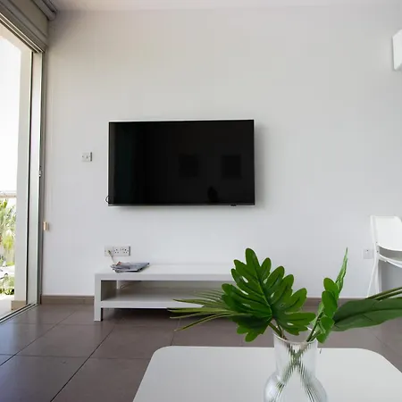 Stunning Sea-views Apt, アパート
