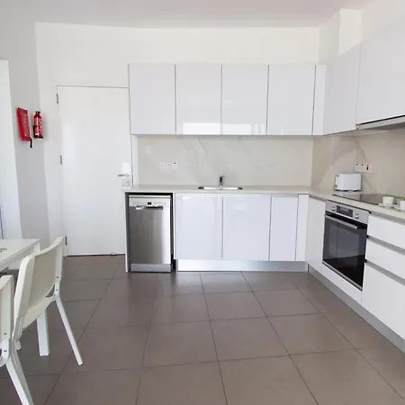 Stunning Sea-views Apt, Apartament