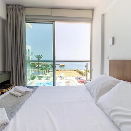 Stunning Sea-views Apt,