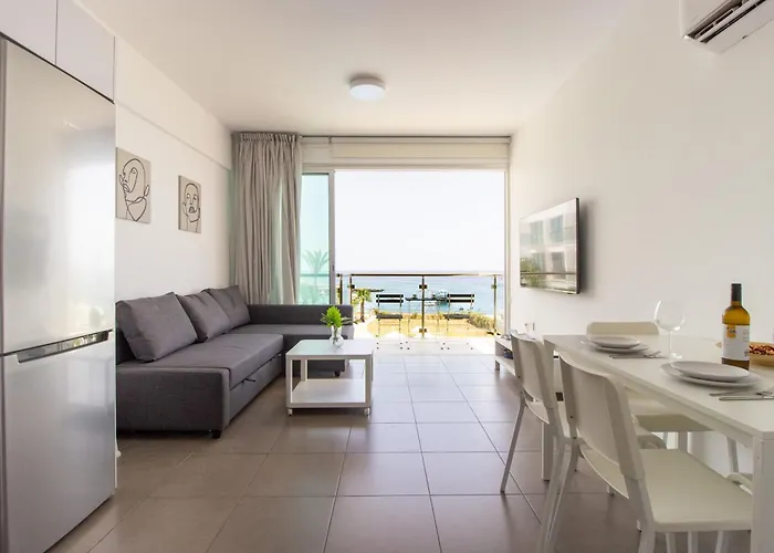 Apartment Stunning Sea-views Apt,