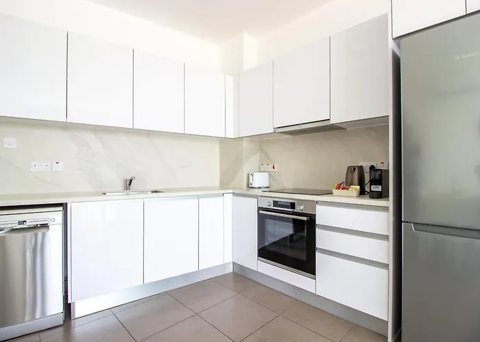 Apartment Stunning Sea-views Apt,